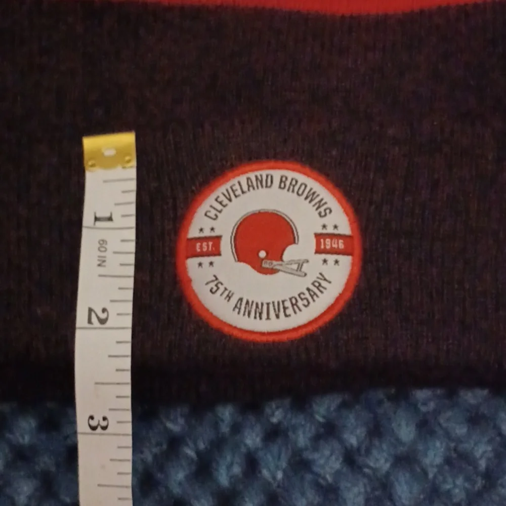 NWOT Cleveland Browns PomPom Beanie - Picture 3 of 4